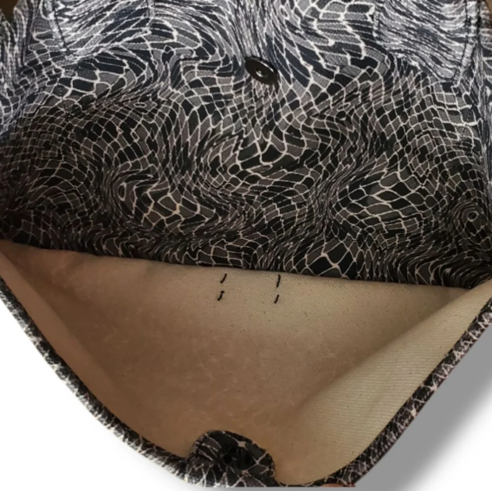 NWOT Vince Camuto Large Canvas Snakeskin print Orla Tote Black / Coconut Cream - Picture 7 of 9